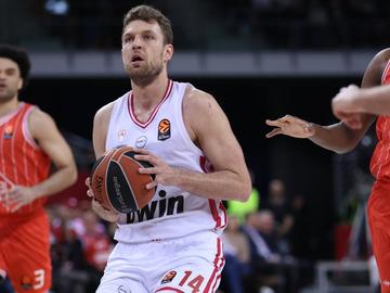 Българският национал Александър Везенков беше избран за най-полезен играч на сезона