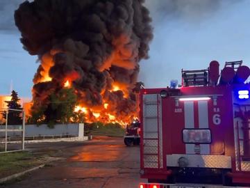 Украйна порази петролна рафинерия в руската Саратовска област, има и загинал