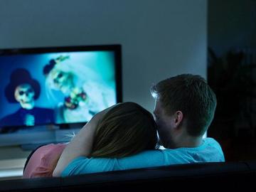 Маратонското гледане на сериали засилва чувството на самота