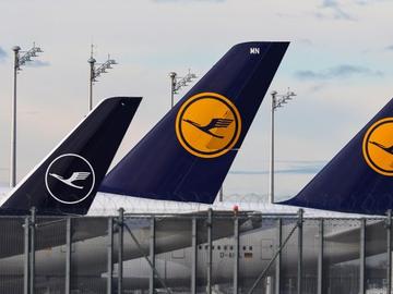 Без вода и храна: Цяла нощ Lufthansa държа заключени в самолет 123-ма пътници