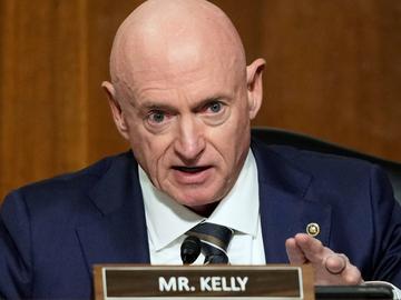 Американски сенатор заведе дело срещу министъра на отбраната