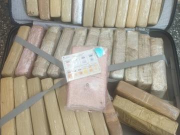 Гърция и Германия разбиха канал за кокаин в Европа, пренасян с камиони, регистрирани в България