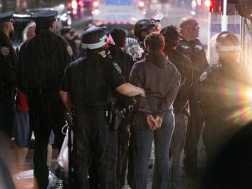 Полицията разтури протестен студентски лагер и в Нюйоркския университет