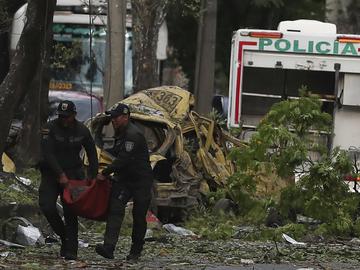 Седем военни загинаха при атака с дронове и бомби срещу колумбийска база