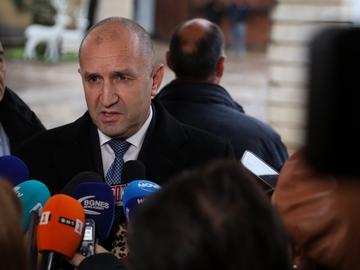 Радев: Докато хазната е у коалиция "Магнитски" парите ще пълнят джобовете на тарторите им