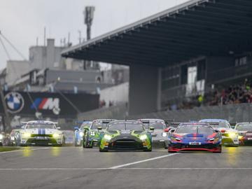 Финландец загина в кошмарна катастрофа на "Нюрбургринг", още шестима са ранени