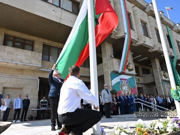 Знамето на България издигна Славил Димитров.
