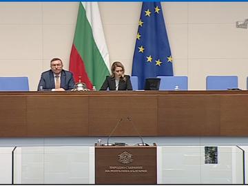 След като премиерът хвърли оставка: НС отхвърли вота на недоверие