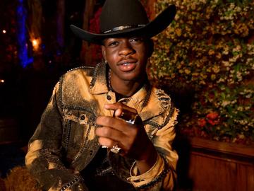 Арестуваха полуголия и надрусан Lil Nas X за побой над полицай