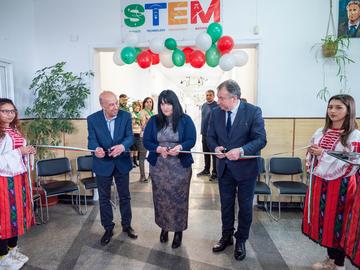 Откриха STEM център в Професионалната гимназия по селско стопанство и хранителни технологии