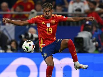 Нов скандал: Ямал пак аут от националния отбор, федерацията и Барса на нож