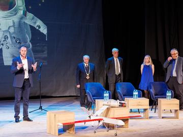 При силен интерес премина срещата разговор „Космосът и човекът“