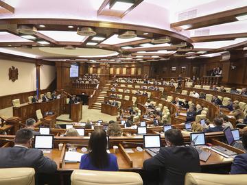 Молдовският парламент гласува за произвеждане на референдум за ЕС и президентски избори на 20 октомври