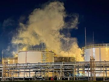 Украйна порази тази нощ петролни рафинерии в два руски района