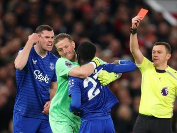 Шамари между свои не попречиха на Евертън да повали Юнайтед на "Олд Трафорд"