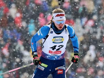 Финландка грабна дебютна победа в биатлона, две българки завършиха в топ 50
