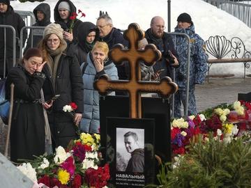 Руски свещеник, отслужил панихида в памет на Навални, беше отстранен за три години