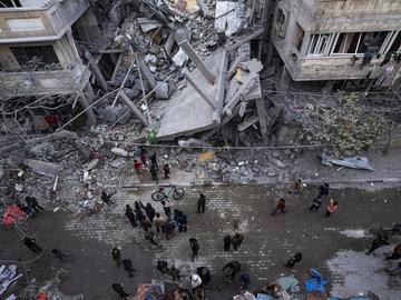 Израел e обсадил още две болници в Газа и е поискал те да бъдат евакуирани, твърдят палестински източници