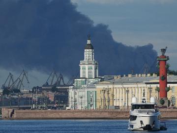 Мащабна атака с дронове по Санкт Петербург ден след речта на Путин на икономическия форум