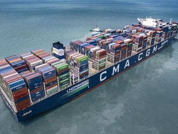 Френски контейнеровоз е първият западен кораб, преминал Ормузкия проток през войната