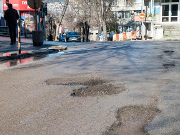 Засега не предвиждат сериозен кърпеж на дупките по улиците на Шумен