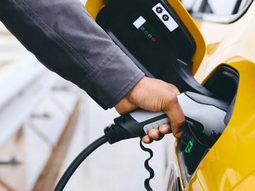 Правителството се отказа от акциза за електромобилите над 250 kW