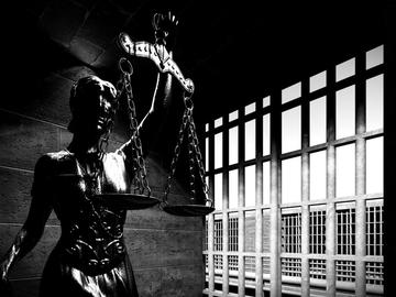 Прокуратурата е осъдена да плати близо 300 хил. лева заради шесторното убийство в Нови Искър