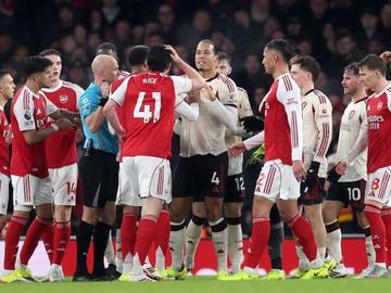 Постно дерби без победител между лидера и действащия шампион в Англия