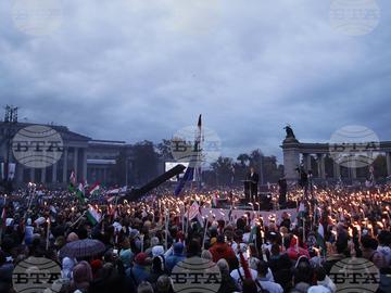 Десетки хиляди унгарци се включиха в протест на опозицията в Будапеща