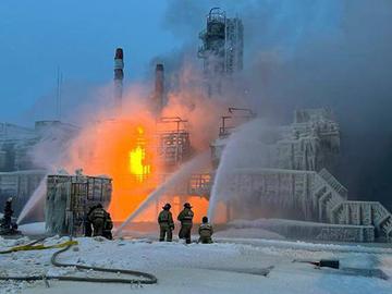 Киев удари руското пристанище Уст Луга, откъдето Русия изнася петрол и торове