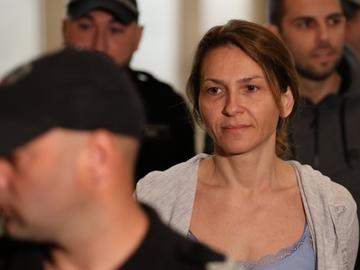 Бившата шефка на митниците Петя Банкова вече е обвиняема и за принуда
