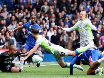 Класика от Сити завърза интригата за титлата в Англия