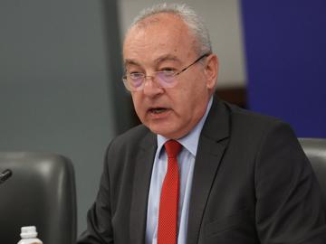 Гълъб Донев: Разходи, скрити по чекмеджетата, са довели до дефицит от 7,4%