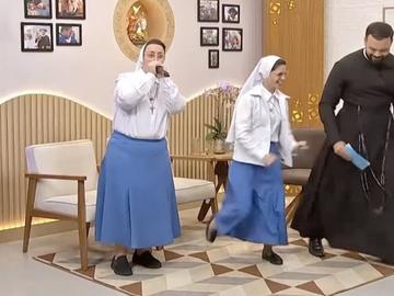 Монахини станаха звезди след бийтбокс и танци в католическа тв програма