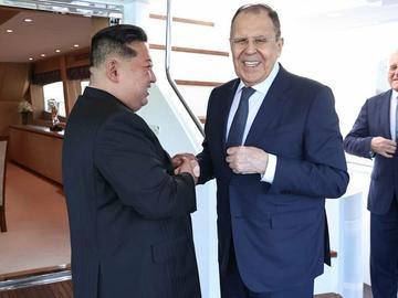 Руският външен министър се срещна със севернокорейския лидер