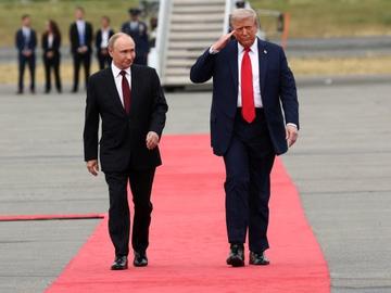 Критики за Тръмп от САЩ, че е разпънал червен килим пред "главореза" Путин