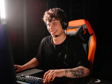 Възходът на парасоциалните отношения: стриймъри и техните фенове