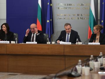 Тристранката не даде зелена светлина на гъвкавото работно време на родители на деца до 12 г.