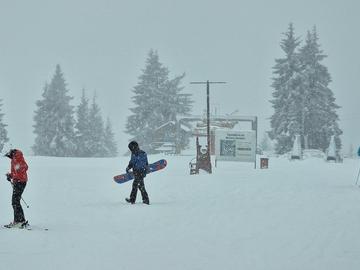 Сноубордистка е с черепно-мозъчна травма след падане в района на Рилските езера