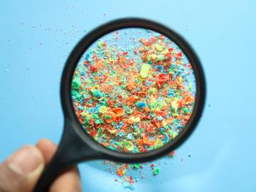 Има ли и колко микропластмаси в тялото ни, учени искат криминалистична точност