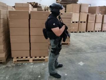 Разкриха най-голямата фабрика за нелегални цигари у нас, иззети са над 100 млн. къса