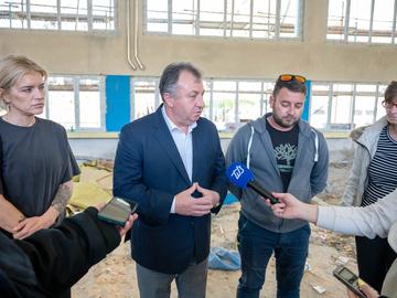 Кметът Христов инспектира ремонта на Спортен комплекс „Плиска“