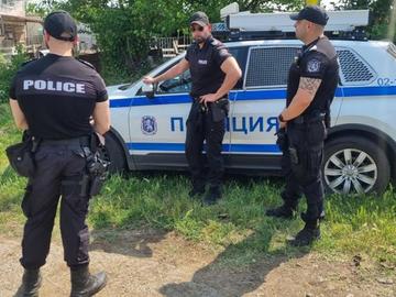 21-годишен чужденец, превозващ мигранти, се заби в полицейска патрулка