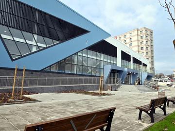 По комплекса текат довършителни дейности.