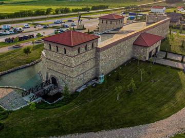 Агенти на КПК нахлуха в дома на Ивелин Михайлов в Неофит Рилски