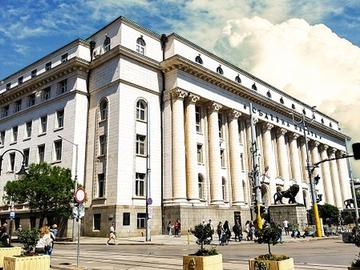 Банкерка, обслужвала футболиста Мартин Петров, е осъдена на 15 години затвор за измами за близо 1,8 млн. лв.