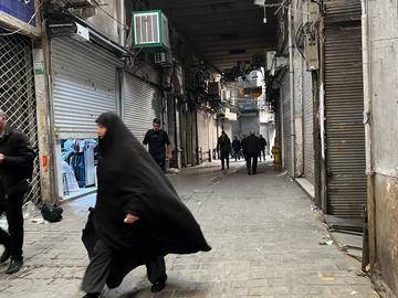 2 дни протести в Иран, полицията отново разпръсна протестиращи със сълзотворен газ