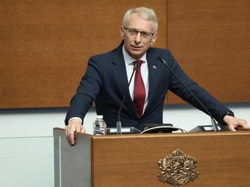 Денков: Решението на Радев за референдума дестабилизира България