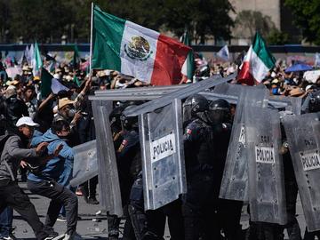 Демонстрации в стила на поколението Z обхванаха Мексико след убийството на кмет