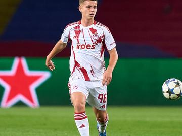 Манчестър Юнайтед предлага 28 млн. евро за 18-годишния футболист на Олимпиакос Христос Музакитис